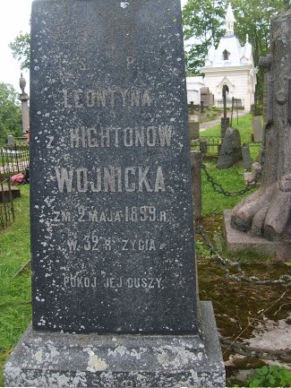 Fragment nagrobka Leontyny i Stanisława Wojnickich, cmentarz Na Rossie w Wilnie, stan z 2013 r.