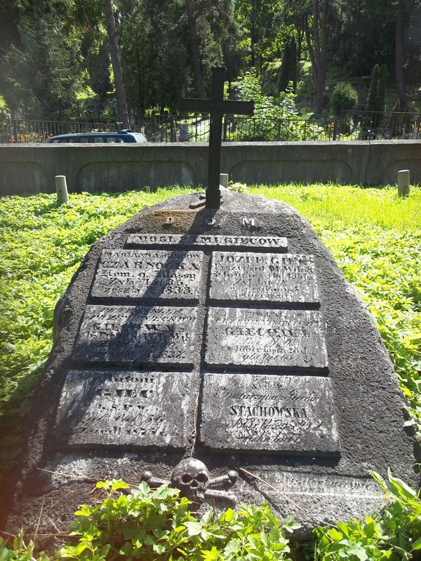 Tombstone of the Giec family and Marianna Czarnocka and Katarzyna Stachowska, Rossa cemetery in Vilnius, state 2014