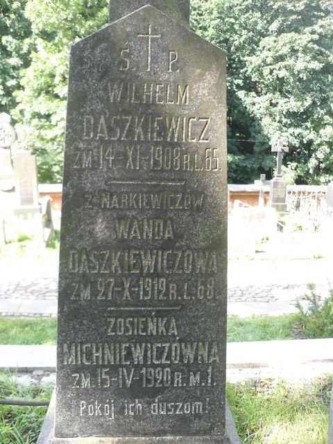 Fragment nagrobka Wandy i Wilhelma Daszkiewiczów oraz Zofii Michniewicz, cmentarz na Rossie w Wilnie, stan z 2013