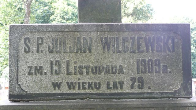 Fragment of a gravestone of Maria Misiewicz and Kamila and Julian Wilczewski, Rossa cemetery in Vilnius, as of 2013