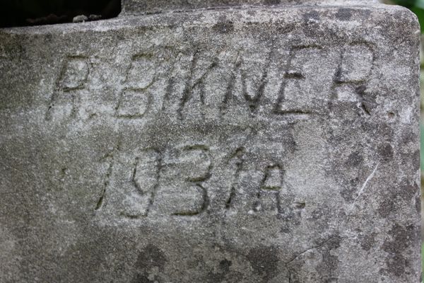 Signature of the gravestone of Kazimierz Juszkiewicz, Na Rossie cemetery in Vilnius, as of 2013