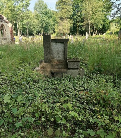Nagrobek rodziny Gałgonka, i Karli Harpetowej