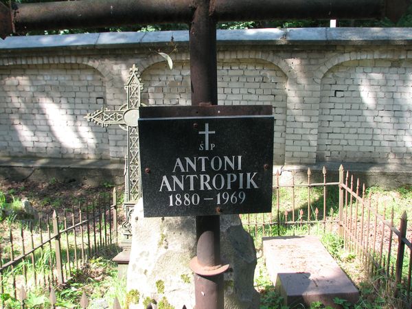 Tombstone of Antoni Antropik, Ross cemetery in Vilnius, as of 2013.