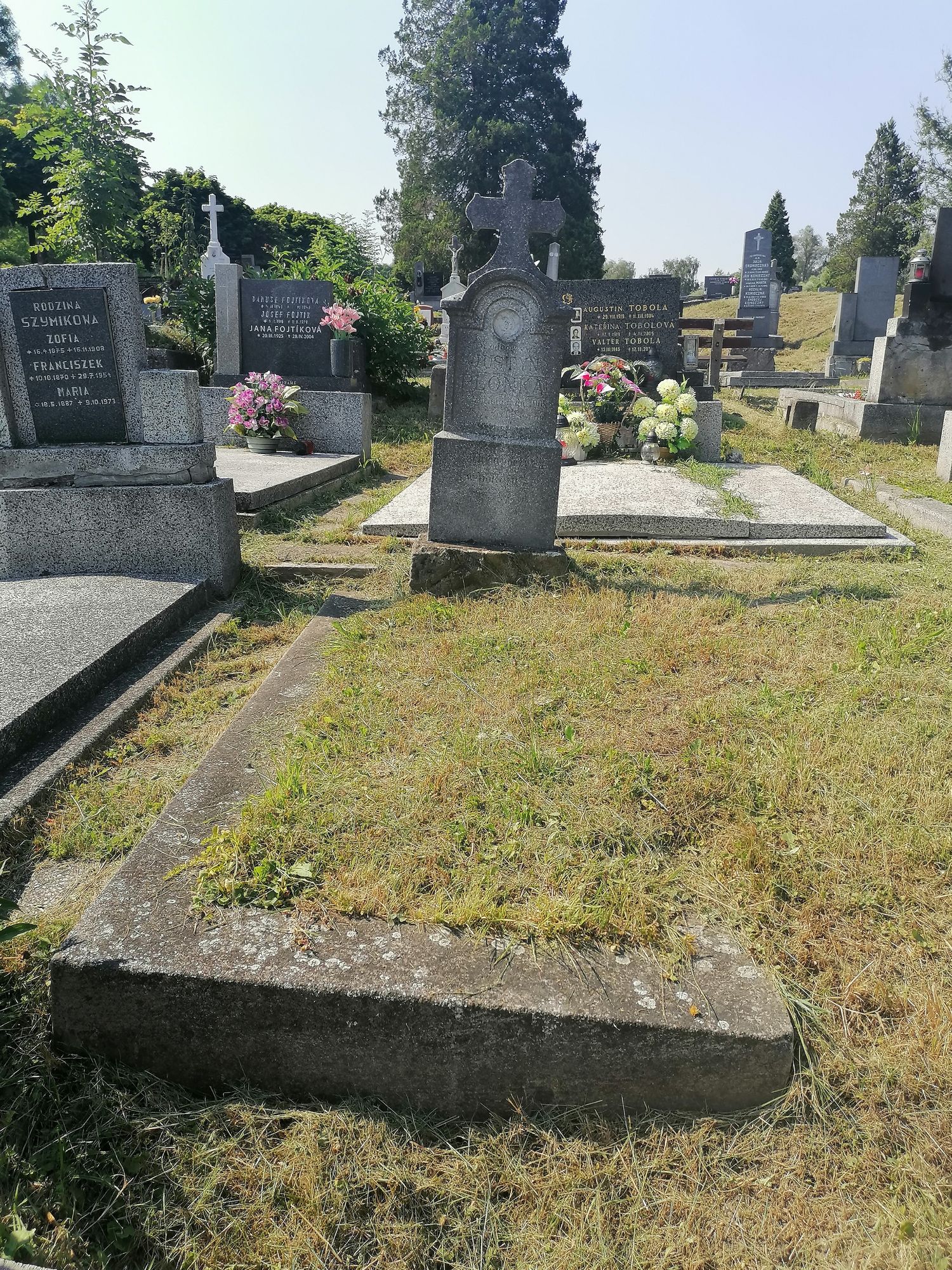Nagrobek Justyna Plonki, cmentarz w Karwinie Dołach, stan 2022