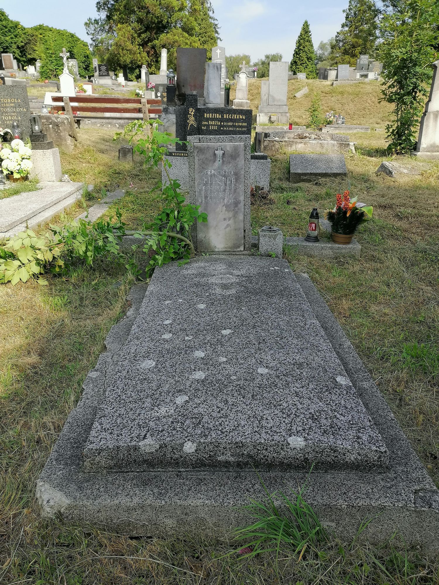 Tombstone of František and Maria Molenda, Karviná Doly cemetery, state 2022