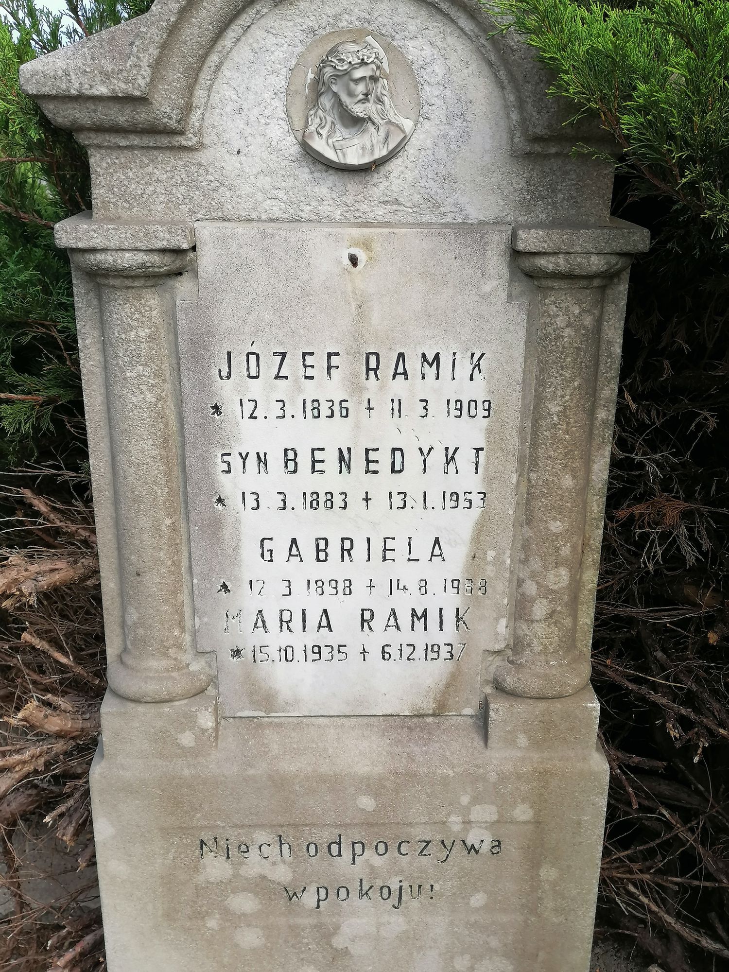 Tombstone of the Ramik family, Karviná Důl cemetery, state 2022