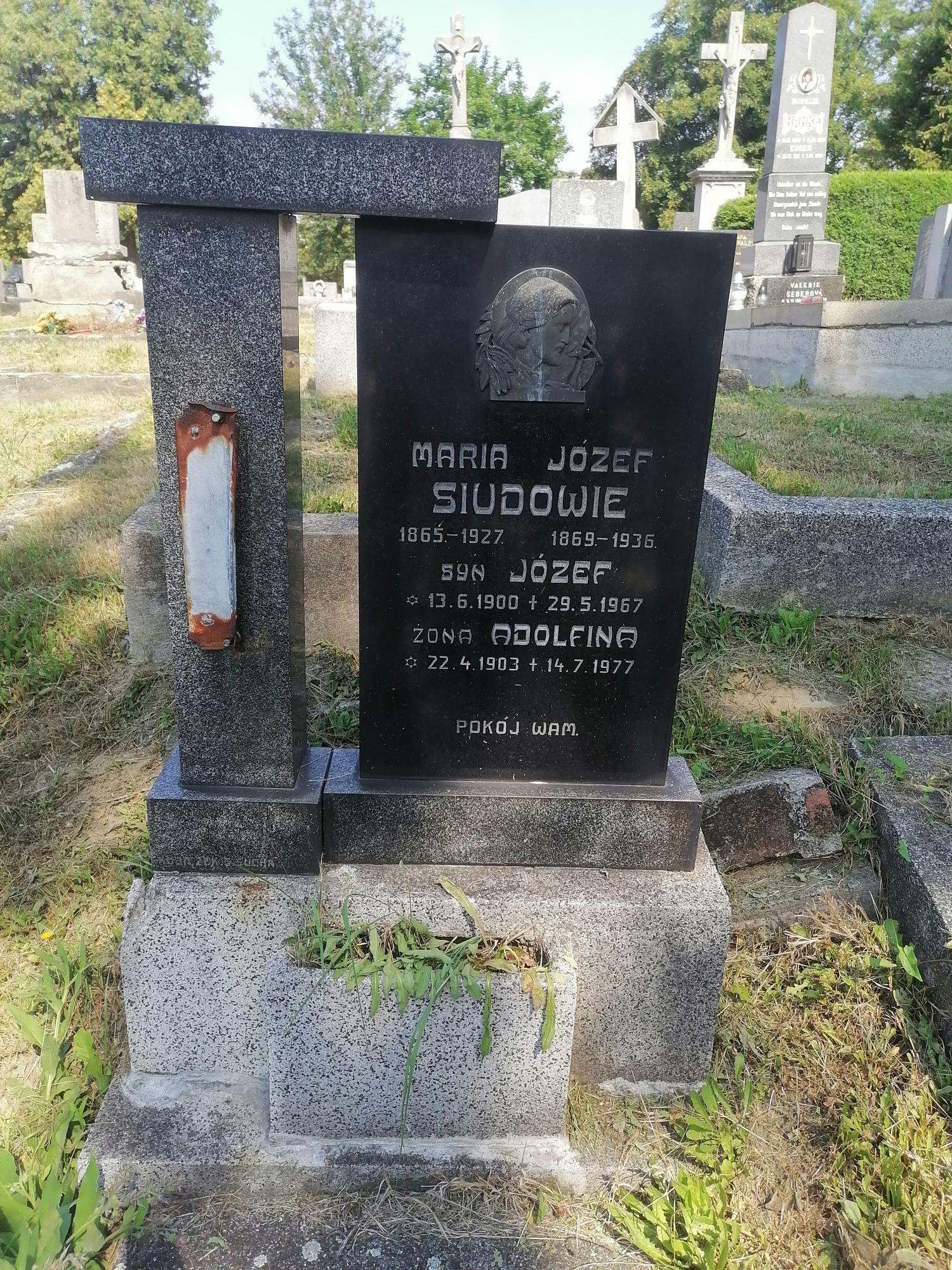 Nagrobek rodziny Siudów, cmentarz w Karwinie Dołach, stan 2022