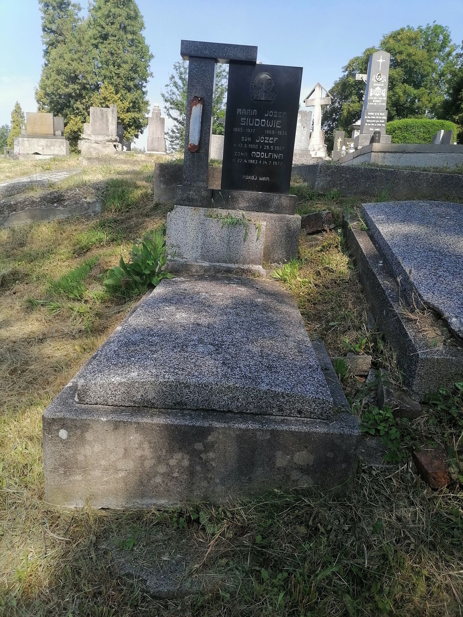 Nagrobek rodziny Siudów, cmentarz w Karwinie Dołach, stan 2022