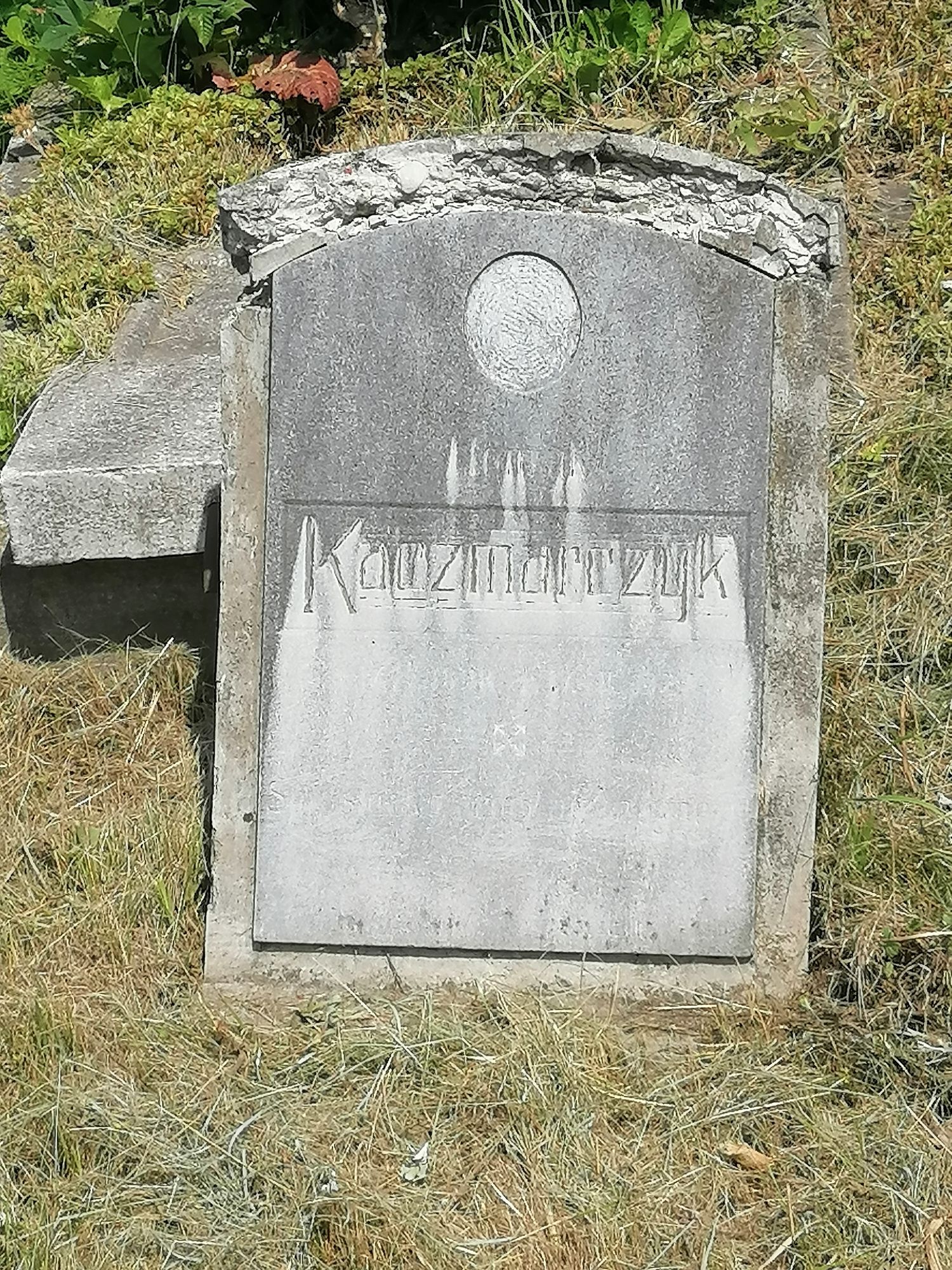 Tombstone of Henryk Kaczmarczyk, cemetery in Karviná Doły, state 2022