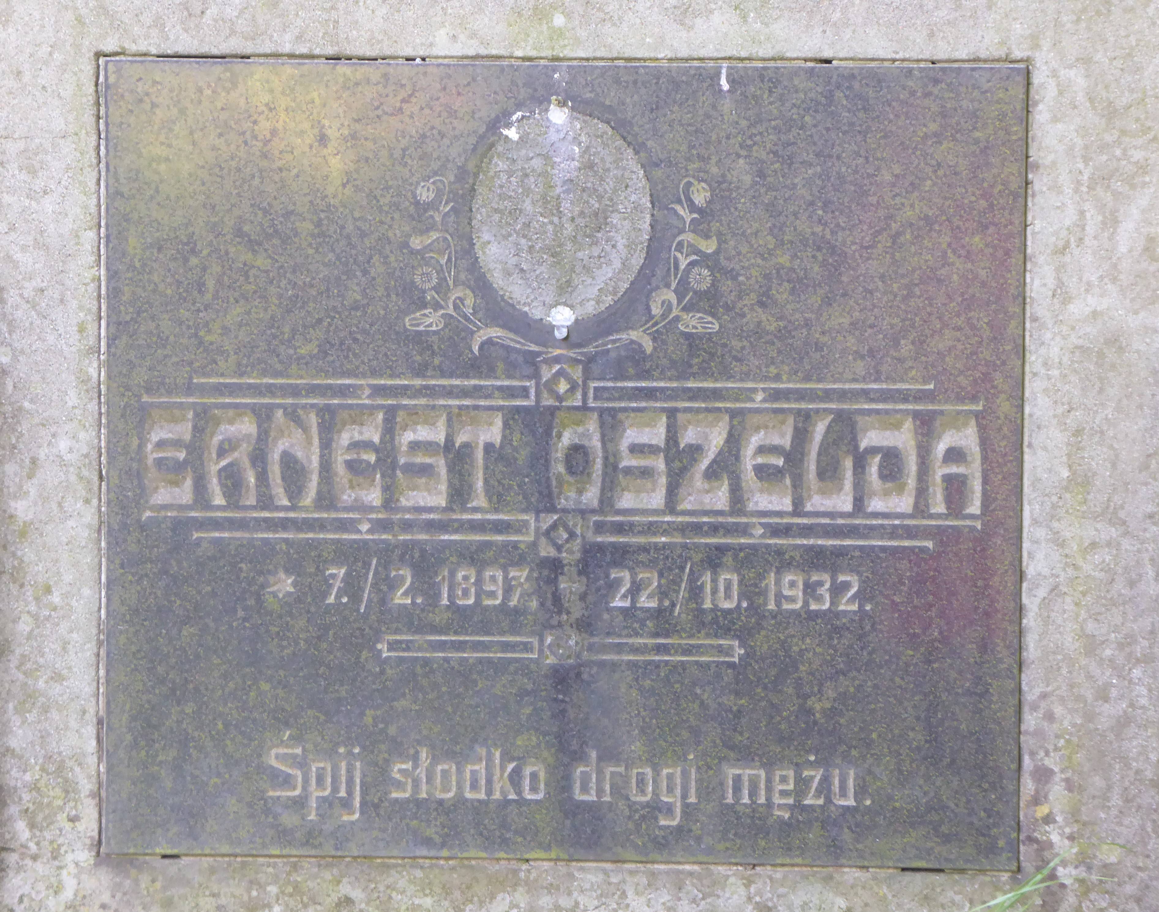 Photo montrant Tombstone of Ernest Oszelj