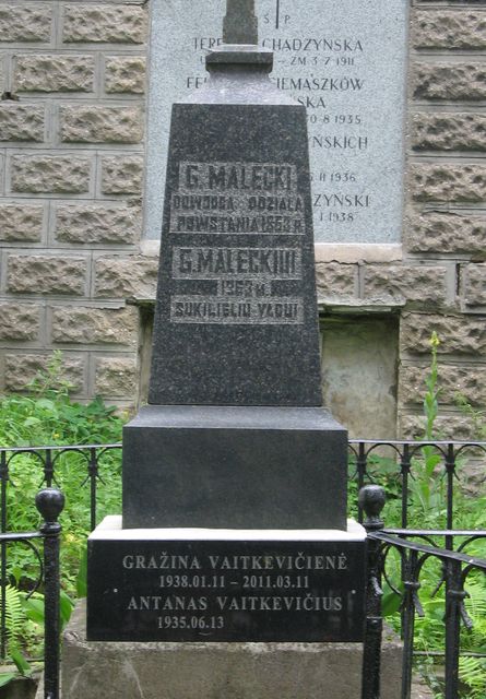 Fragment nagrobka Anny Maleckiej, Gaspara Maleckiego, Gražiny Vaitkevičienė, Antanasa Vaitkevičiusa, cmentarz na Rossie w Wilnie, stan z 2013