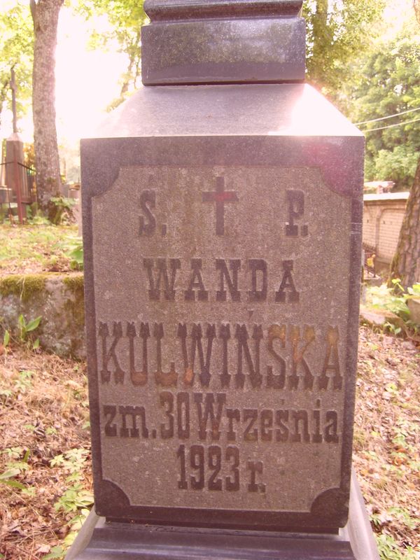 Nagrobek Kamili i Wandy Kulwińskich, cmentarz na Rossie w Wilnie, stan na 2013 r.