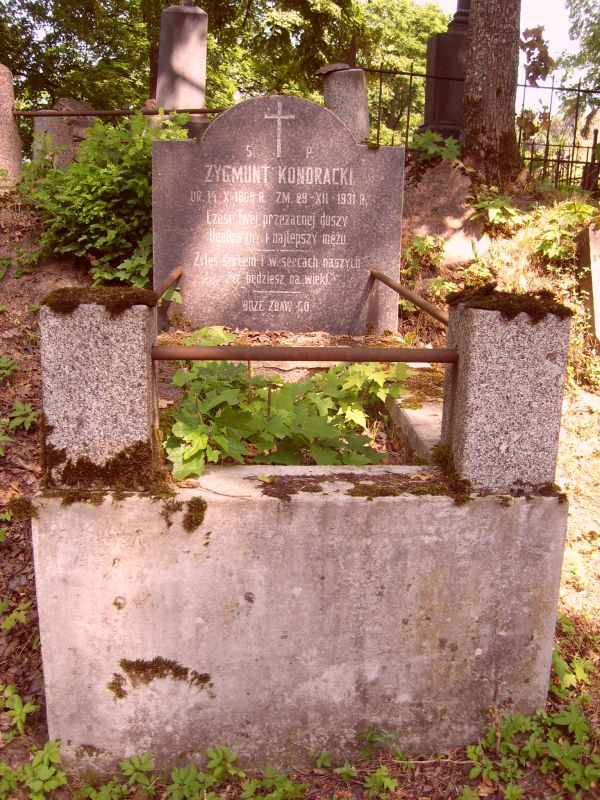 Nagrobek Zygmunta Kondrackiego, cmentarz na Rossie w Wilnie, stan na 2013 r.