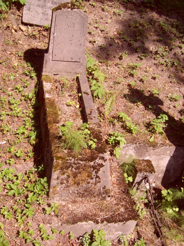 Nagrobek Jana Kondratowicza, cmentarz na Rossie w Wilnie, stan na 2013 r.