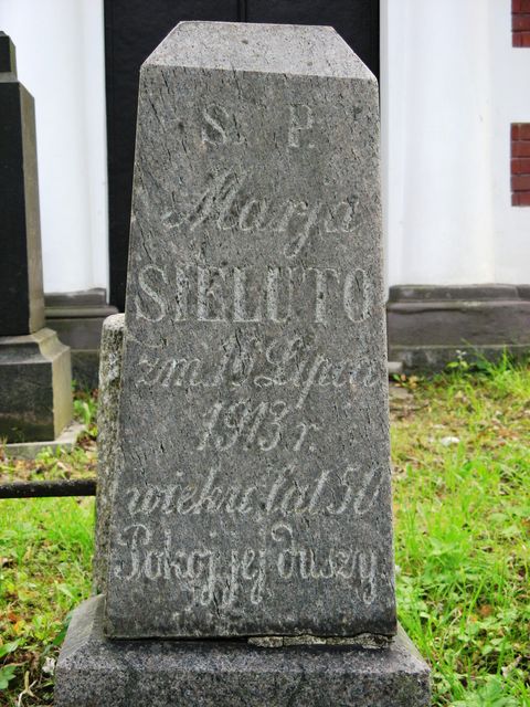 Fragment of Maria Sieluto's tombstone, Rossa cemetery in Vilnius, 2013