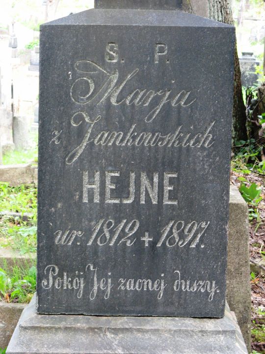 Fragment nagrobka Marii Hejne, cmentarz na Rossie w Wilnie, stan z 2013