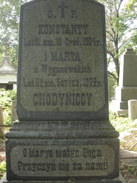 Inskrypcja grobowca Konstantego i Marii Chodynickich, cmentarz Na Rossie w Wilnie, stan z 2013