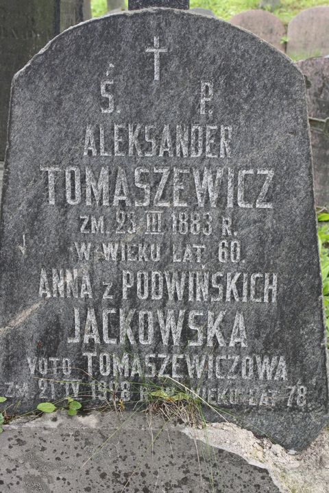 Fragment of a tombstone of Alexander and Anna Tomašević, Ross Cemetery in Vilnius, as of 2013