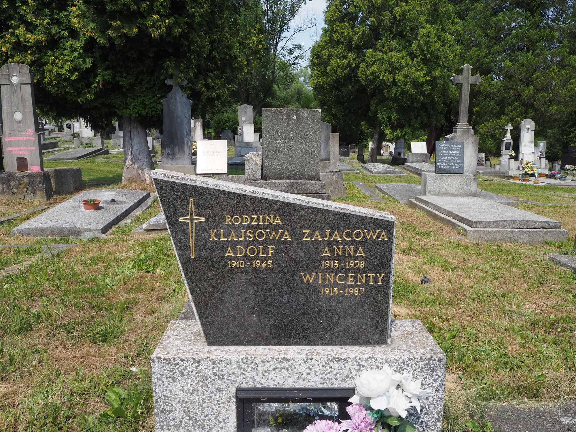 Tombstone of the Klajsov and Hare family, Karviná-Dole cemetery, as of 2022.