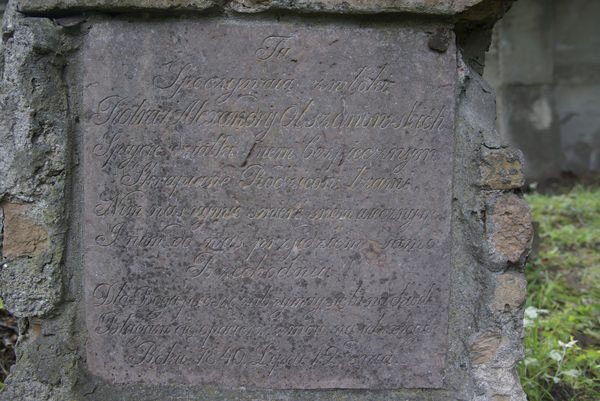 Inscription from the gravestone of Alexandra and Piotr Olszanowski, Na Rossie cemetery in Vilnius, as of 2013.