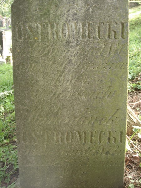 Inskrypcja nagrobka Moniki Jelec, Kazimierza i Wandalina Ostromęckich, cmentarz Na Rossie w Wilnie, stan z 2013