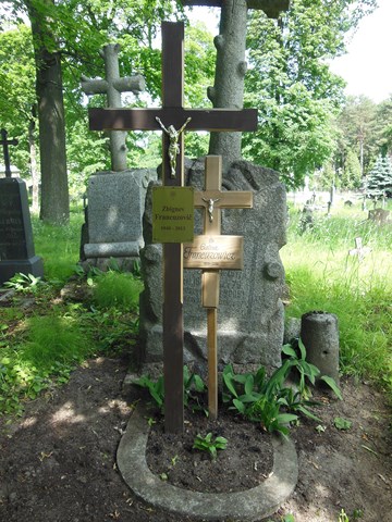 Tombstone of the French family, Na Rossa cemetery in Vilnius, as of 2013.