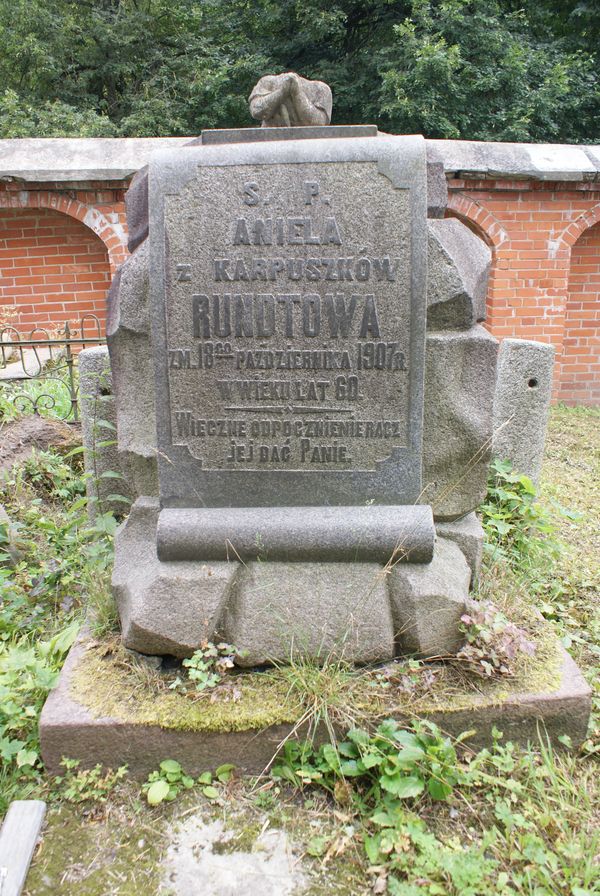 Tombstone of Aniela Rundtow, Ross Cemetery, as of 2013