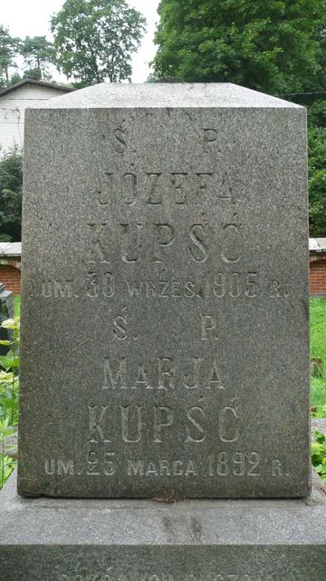Nagrobek Józefy i Marii Kupść, fragment z inskrypcją, cmentarz na Rossie w Wilnie, stan przed 2013