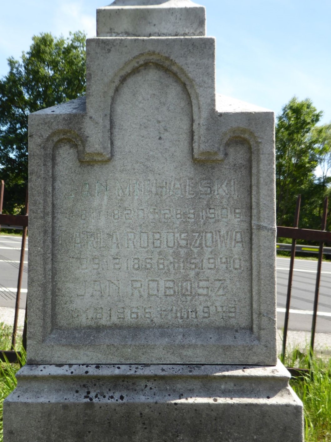 Fragment nagrobka Jana Michalskiego z cmentarza czeskiej części Śląska Cieszyńskiego, stan z 2022 r.