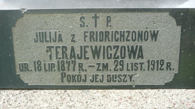 Nagrobek Julii i Witolda Terajwiczów, fragment z inskrypcją, cmentarz na Rossie w Wilnie, stan przed 2013