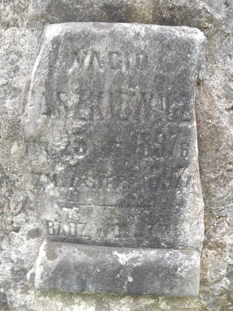 Nagrobek Jadwigi i Wacława Paszkiewicz, fragment z inskrypcją, cmentarz na Rossie w Wilnie, stan przed 2013