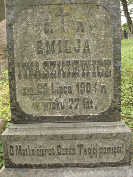 Inscription of the tomb of Bronislaw and Emilia Iwaszkiewicz, Na Rossie cemetery in Vilnius, as of 2013
