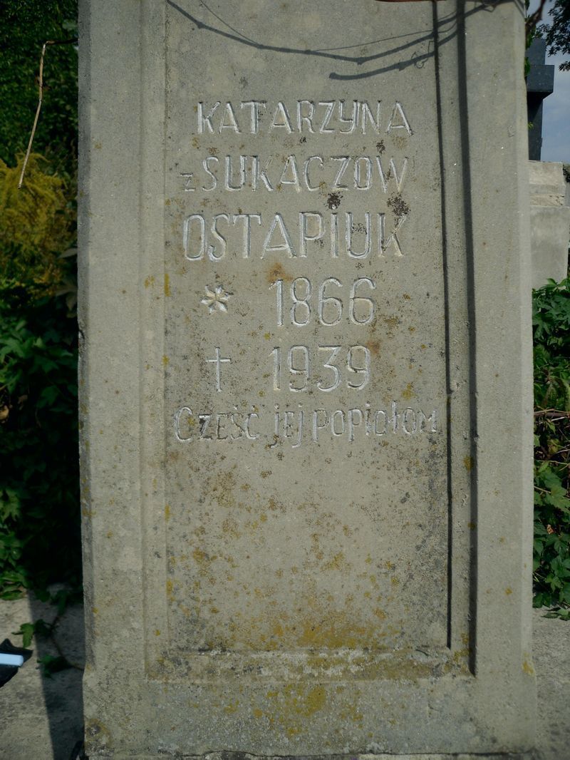Fragment of the tombstone of Katarzyna Ostapiuk and Helena Sukacz, Ternopil cemetery, as of 2016.