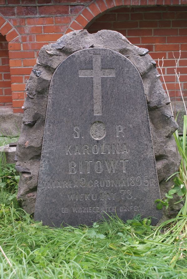 Tombstone of Karolina Bitowt, Ross cemetery, as of 2013