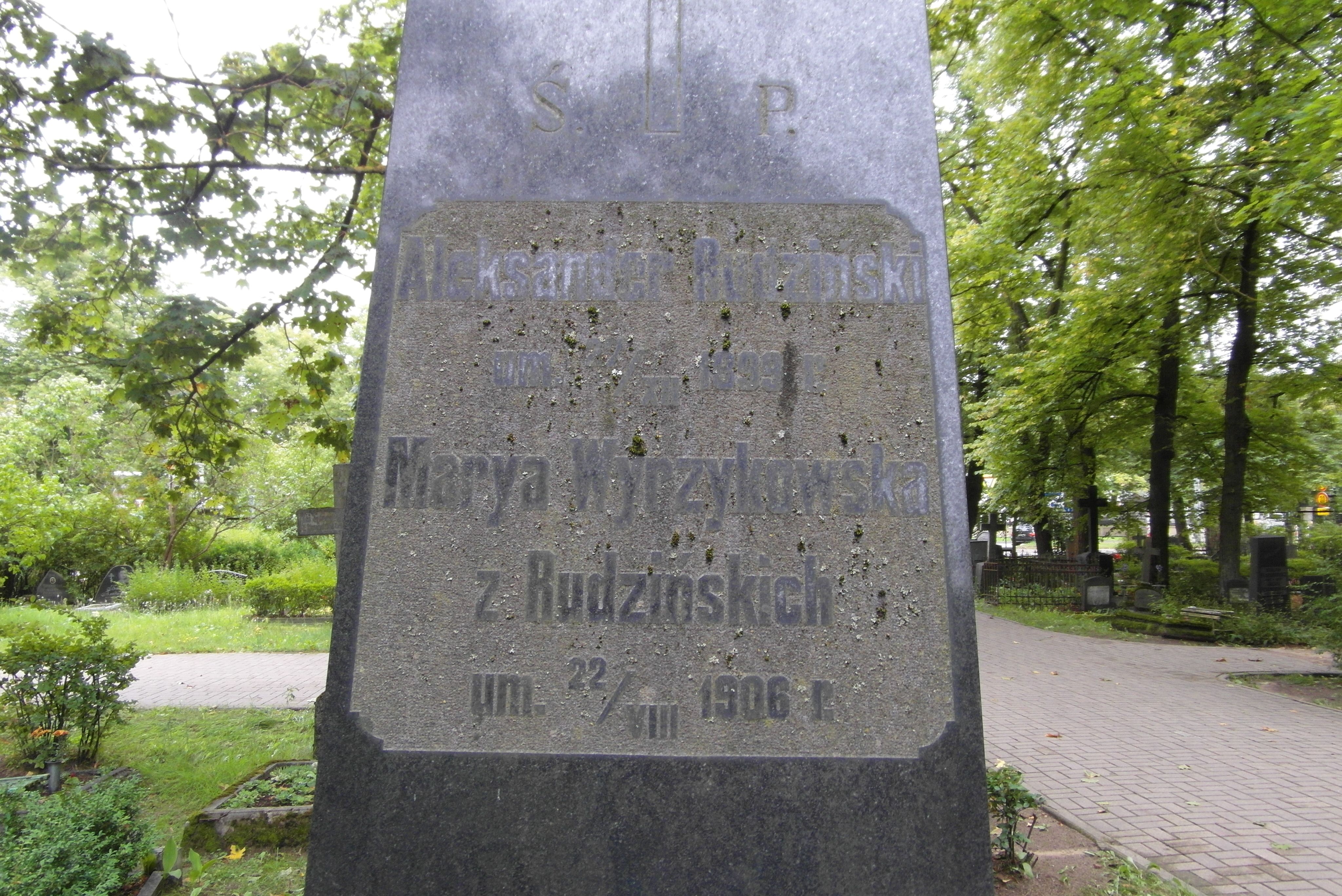 Inscription from the tombstone of Alexander Rudzinski, Marya Wyrzykowska, St Michael's cemetery in Riga, as of 2021.