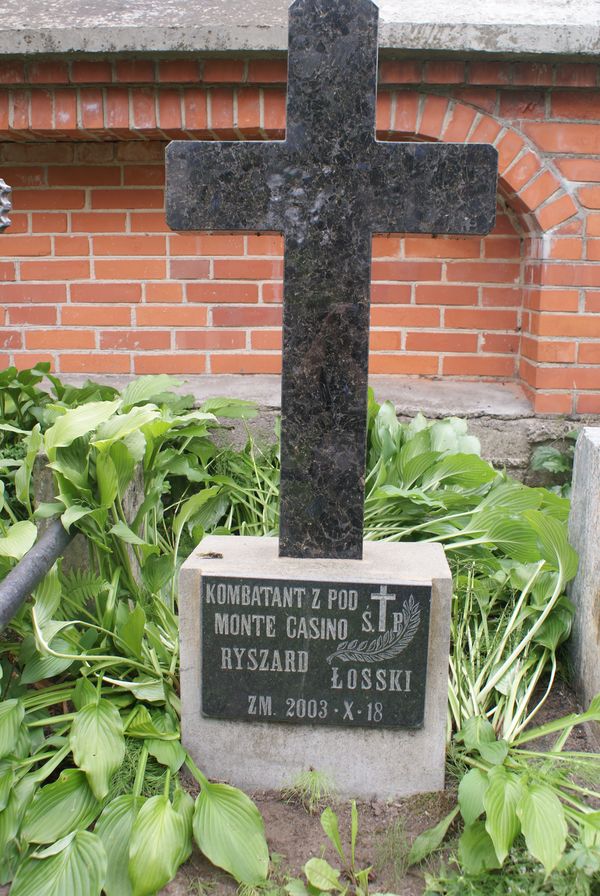 Tombstone of Ryszard Łosski, Ross Cemetery, as of 2013