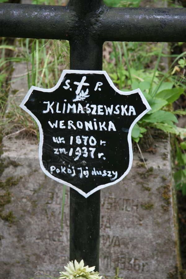 Inscription on the gravestone of Weronika Klimaszewska, Rossa cemetery in Vilnius, as of 2013