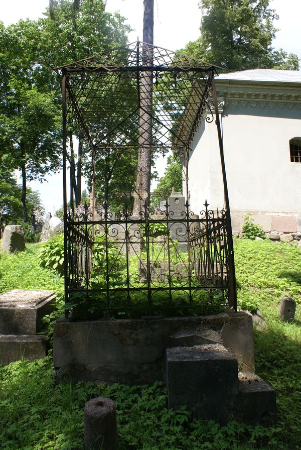 Tombstone of Klementyna Niznikova, Rossa cemetery in Vilnius, as of 2013.
