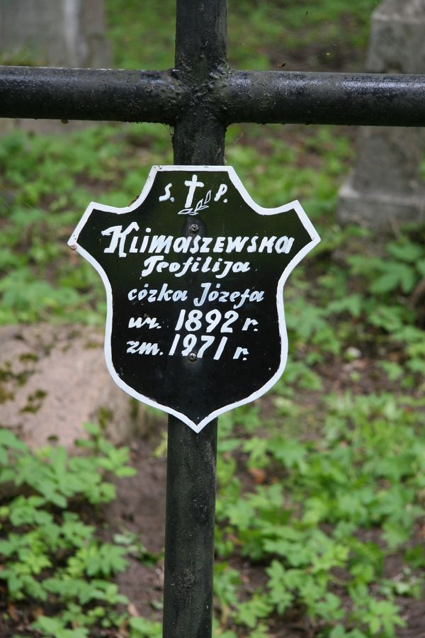Inscription on the gravestone of Teofilia Klimaszewska, Rossa cemetery in Vilnius, as of 2013