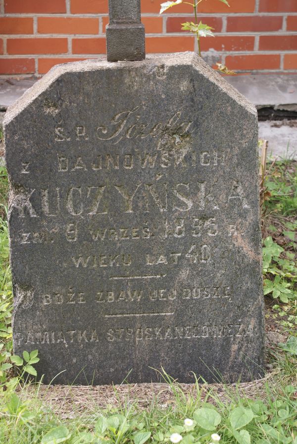 Fragment nagrobka Józefy Kuczyńskiej, cmentarz na Rossie, stan z 2013 roku