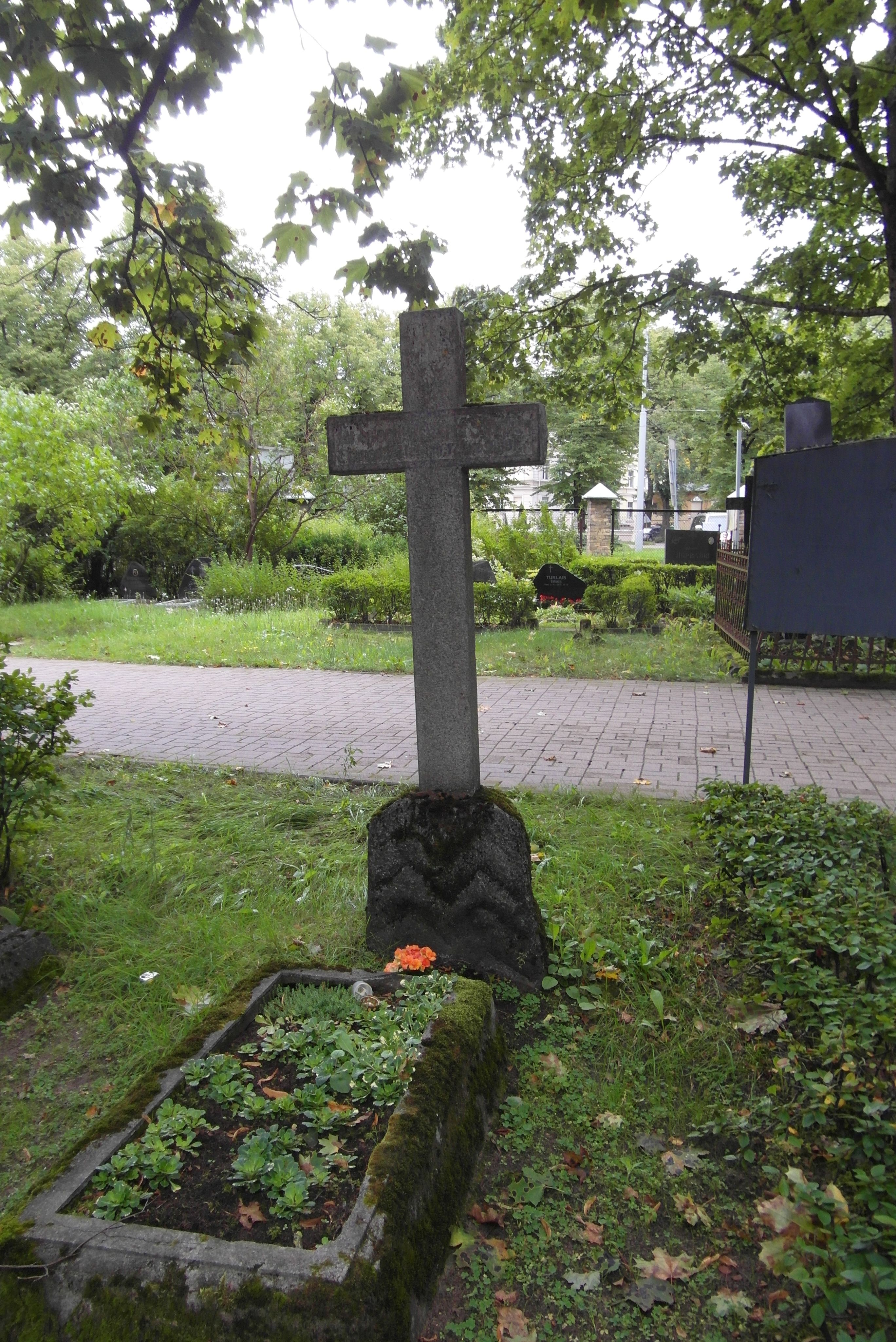 Nagrobek Wiktoryi Stankun, cmentarz św. Michała w Rydze, stan z 2021 r.