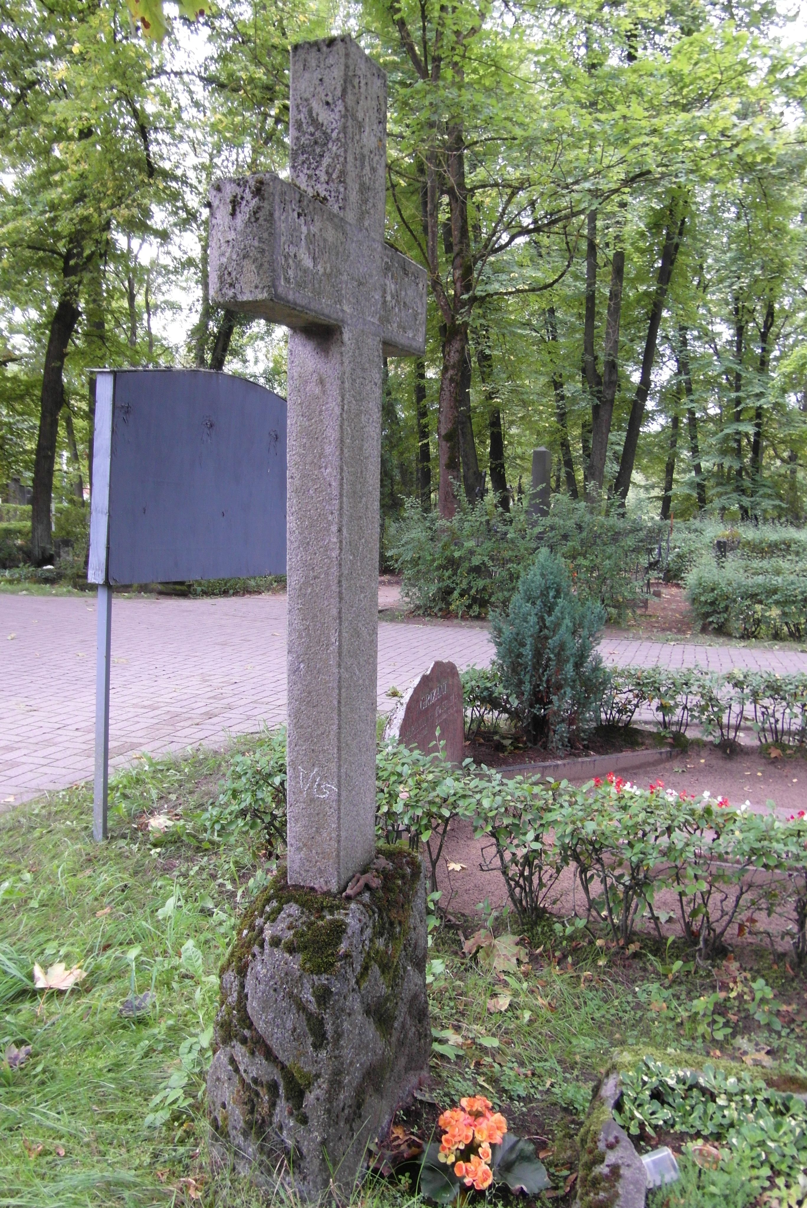 Nagrobek Wiktoryi Stankun, cmentarz św. Michała w Rydze, stan z 2021 r.