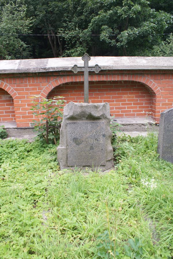 Nagrobek Konstantego Kuncewicza, cmentarz na Rossie, stan z 2013 roku