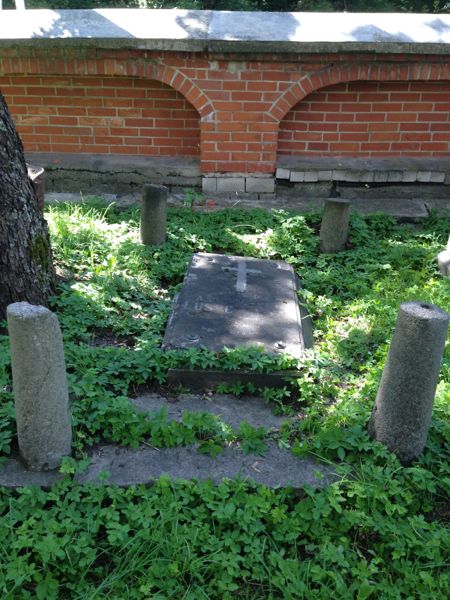Płyta nagrobka Aleksandra Łuszczewskiego, cmentarz na Rossie, stan z 2013 roku