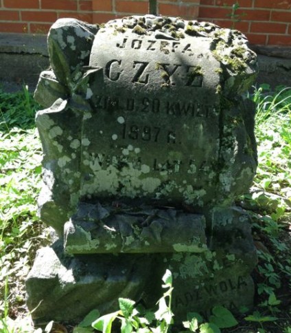 Nagrobek Józefy Czyż, cmentarz na Rossie, stan z 2013 roku