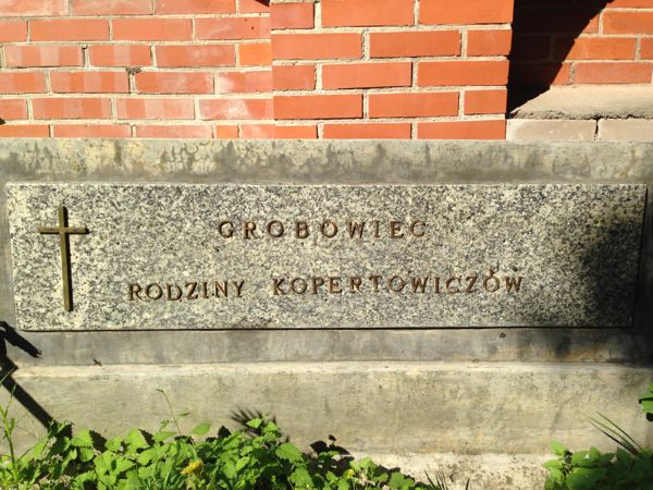 Fragment grobowca rodziny Kopertowiczów, cmentarz na Rossie, stan z 2013 roku