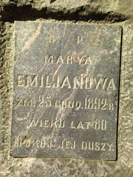 Fragment nagrobka Marii Emiljan, cmentarz na Rossie, stan z 2013 roku