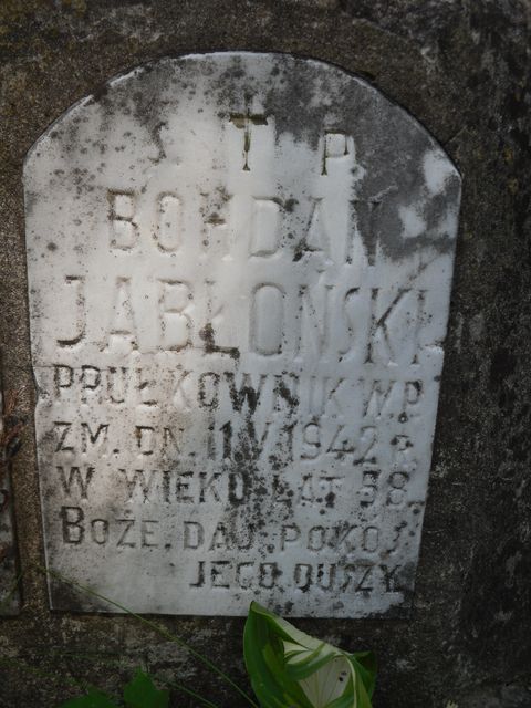 Nagrobek Teodory i Bohdana Jabłońskich oraz Marii Rudzińskiej, fragment z inskrypcją, cmentarz na Rossie w Wilnie, stan przed 2013
