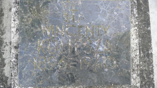 Nagrobek Wincentego Kuleszy, fragment z inskrypcją, cmentarz na Rossie w Wilnie, stan przed 2013