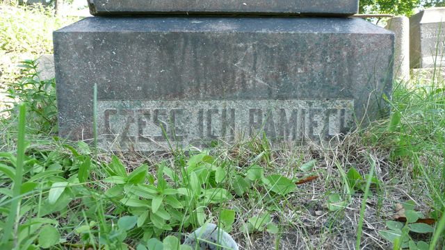 Tombstone of Stanislaw and Wladyslaw Leszczyc-Grabianka, fragment with inscription, Ross cemetery in Vilnius, state before 2013